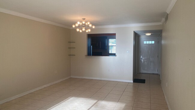Building Photo - Updated 1-Bedroom Condo in a Gated Communi...