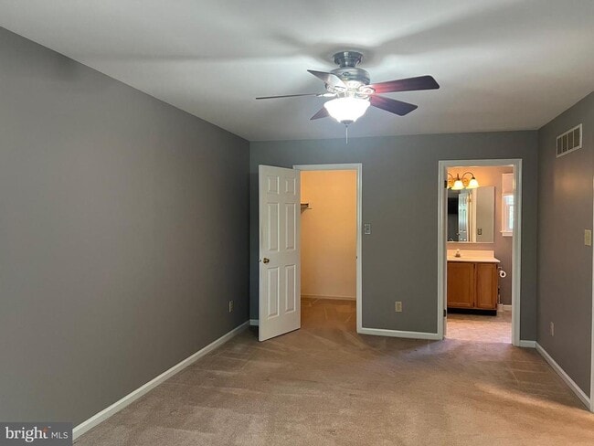 Building Photo - 3576 Windridge Dr