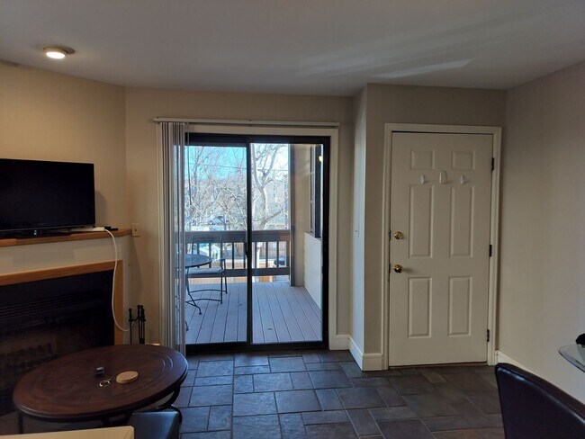 Building Photo - Immediate Move In special- Furnished/Pet friendly/ One bedroom Condo, short term lease of 30 days...