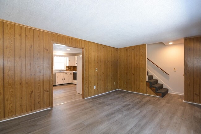 Building Photo - 3 Holly Ln