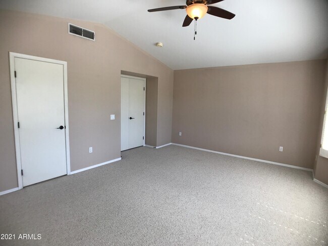 Building Photo - 1346 S Palomino Creek Dr