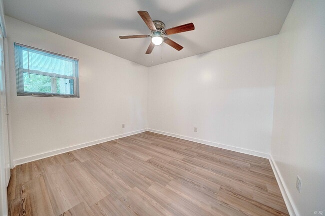 Building Photo - FRESHLY RENOVATED 2 Bed apartment in Lynn ...