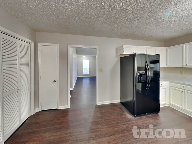 Building Photo - 11622 Calgary Dr