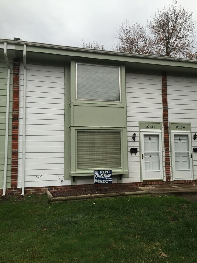 Building Photo - Spacious 2bd/1.5bth Condo Located in Laurel Square!!