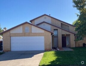 Building Photo - Move-In Bonus - 4 Bedroom - 2 bath - Singl...