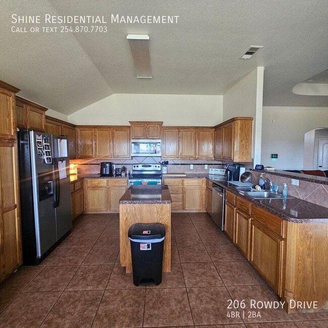 Building Photo - 206 Rowdy Dr