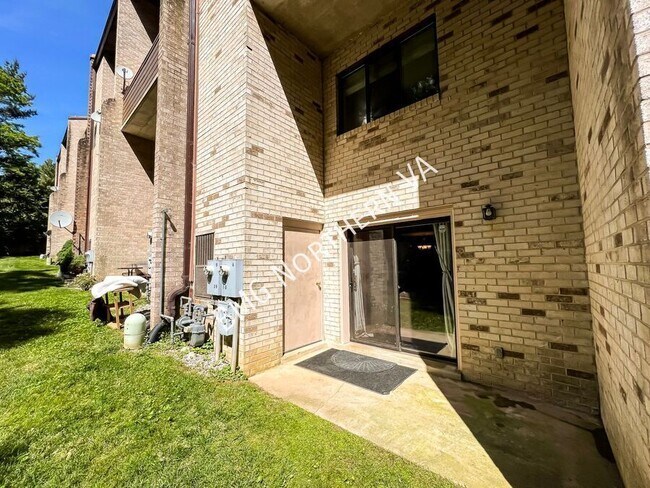 Building Photo - 3816B Steppes Ct