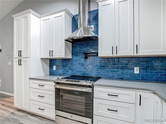 Building Photo - 884 W Massachusetts St