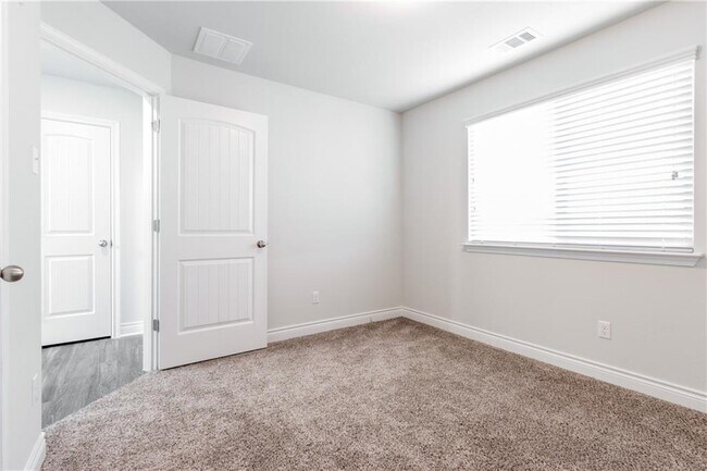 Building Photo - 2104 Pindos Pony Way