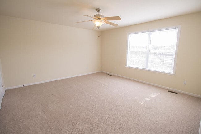 Building Photo - 1930 CENTER St