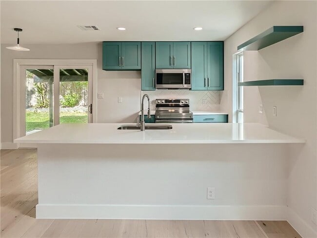 Building Photo - 6204 Shadow Valley Dr