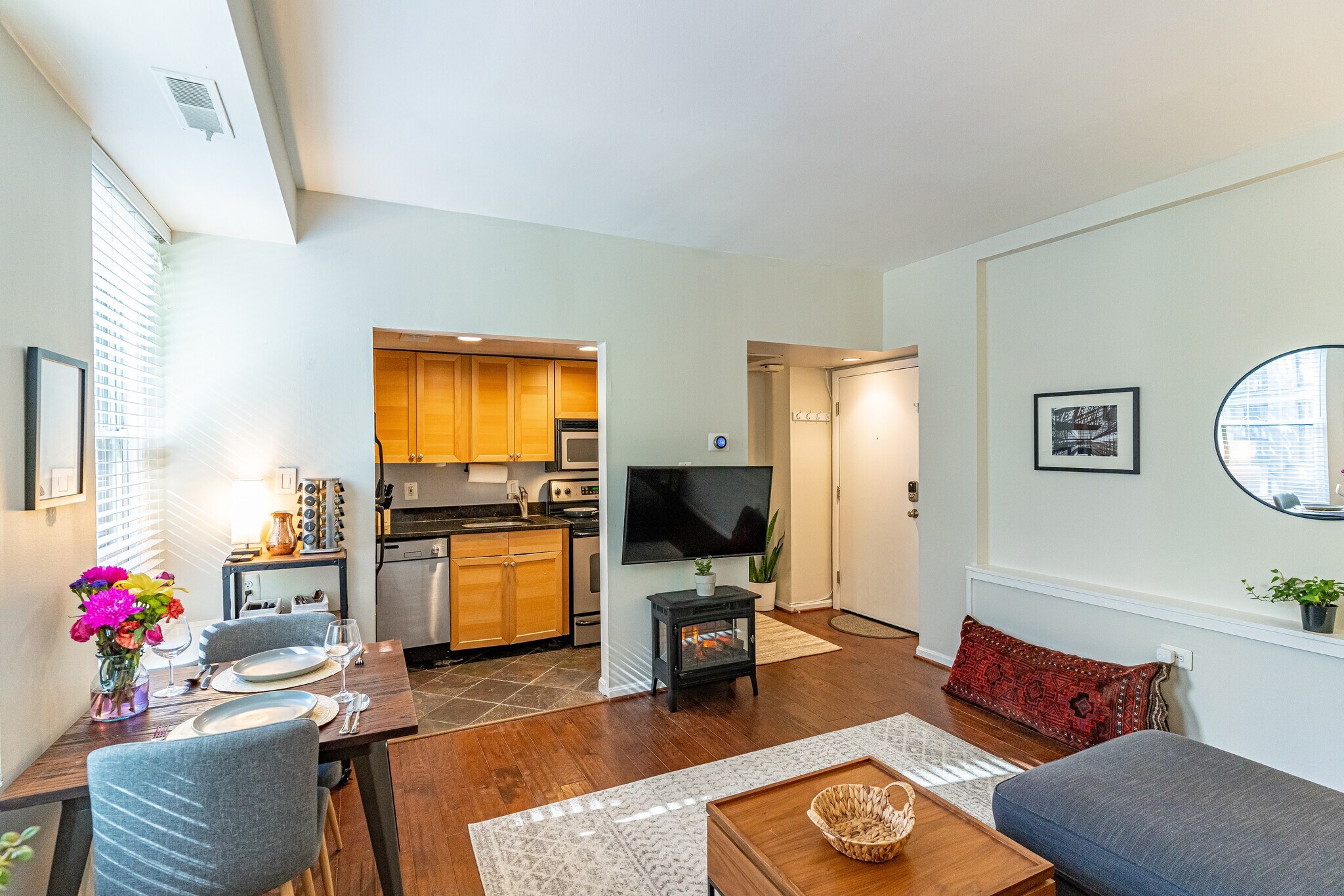 Building Photo - 1133 13th St NW