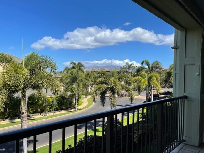 Building Photo - Gorgeous like new Premier condo in S. Kihe...