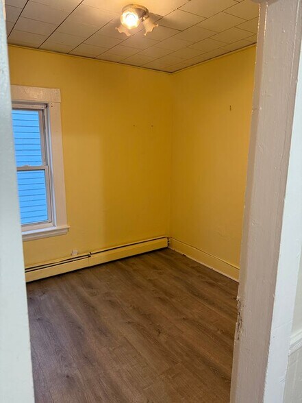 Building Photo - 19 Bunkerhill St