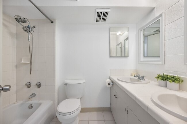 Building Photo - *** Newly Upgraded 3 bedroom / 1 bath Great Location/Amazing Price!!Must see!!Don't Miss Out (Uni...