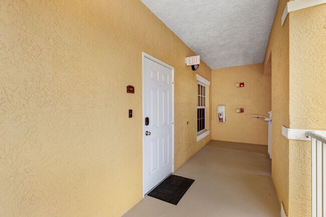 Building Photo - ** BOTANICAL PLACE ** 3 BED / 2 BATH - CONDO - TURNKEY FURNISHED - SEASONAL OR SHORT TERM