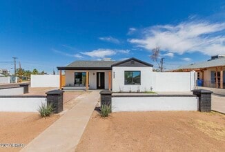 Building Photo - 902 E Fairmount Ave