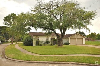 Building Photo - 9323 Twin Hills Dr