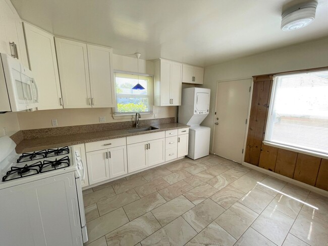 Building Photo - Upgraded Midtown Home with Beautiful Wood ...