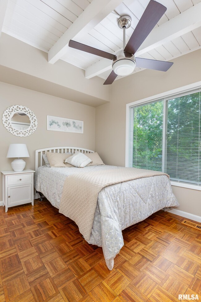 Building Photo - 4640 5th Ave