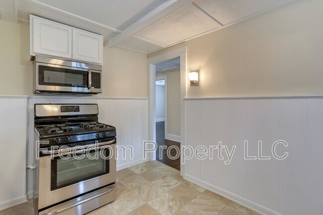 Building Photo - 18 Peck St