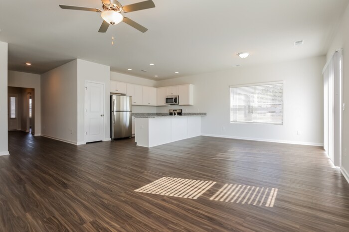 Building Photo - 107 Percheron Dr
