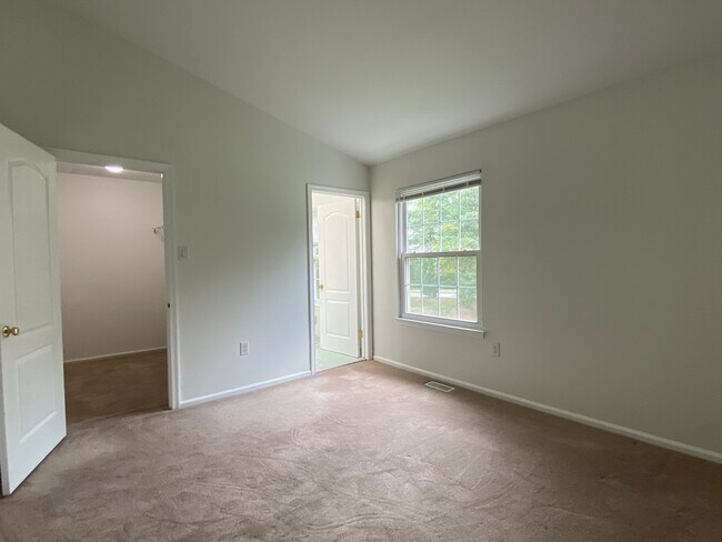 Building Photo - 6902 Colonial Ct