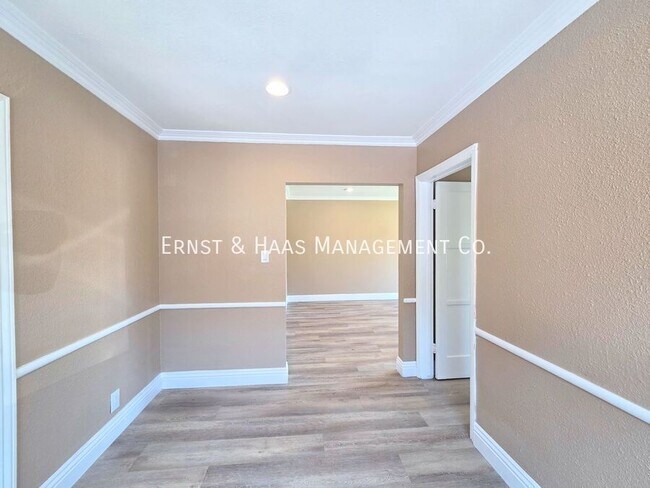 Building Photo - 705 N Hillford Ave
