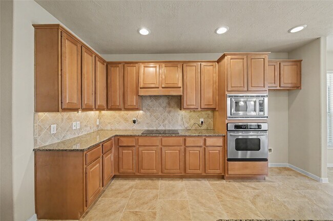Building Photo - 17422 Memorial Blossom Dr