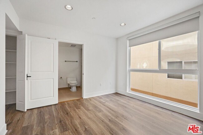 Building Photo - 1234 Armacost Ave