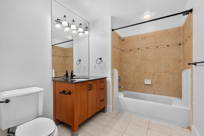 Building Photo - 2Bd/1Ba Seattle Condo