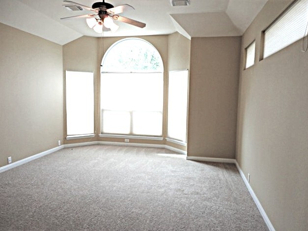 Building Photo - 1016 Steubing Oaks