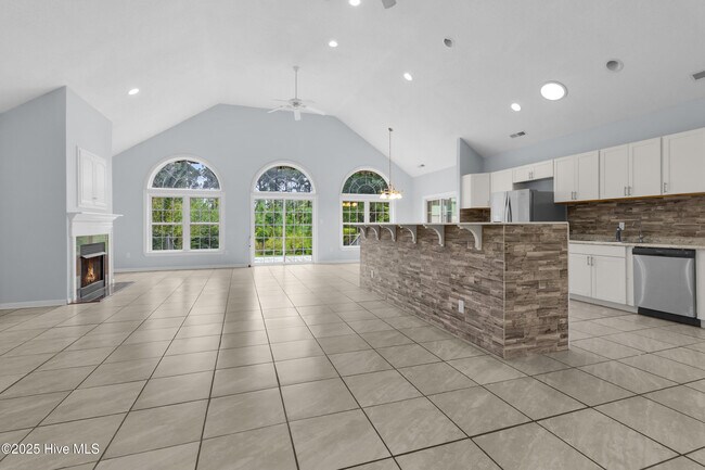 Building Photo - 907 Port Royal Ct