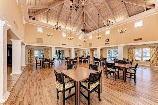 Building Photo - 4480 Fairways Blvd