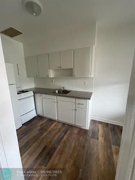 Building Photo - 306 N Lakeside Ct