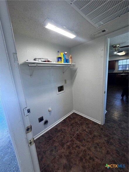 Building Photo - 1613 Bobby Lee Dr
