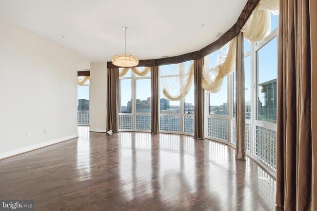 Building Photo - 8220 Crestwood Heights Dr