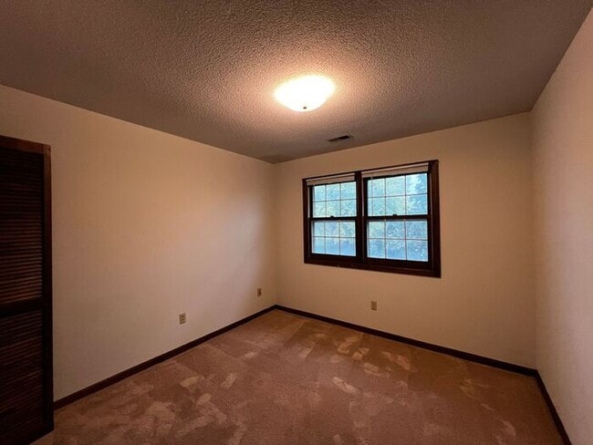 Building Photo - $2,200 | 4 Bedroom, 2.5 Bathroom Multi Flo...