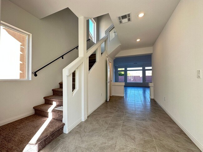 Building Photo - Robindale & Westwind