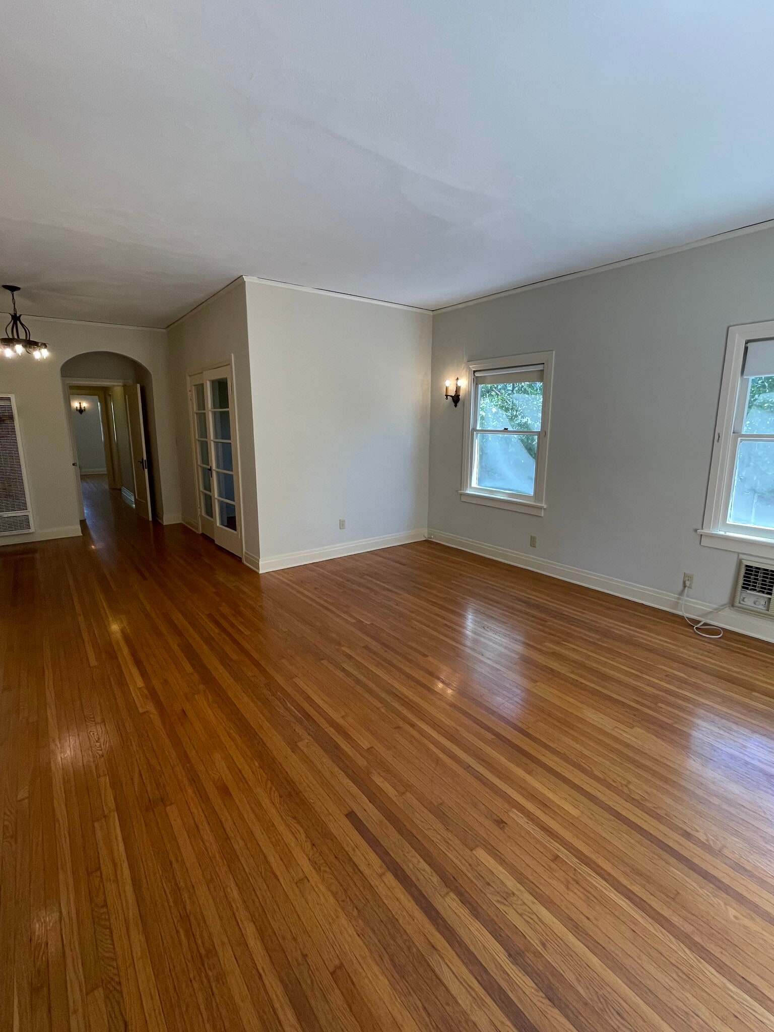 Living room - 1540 N Lake Ave