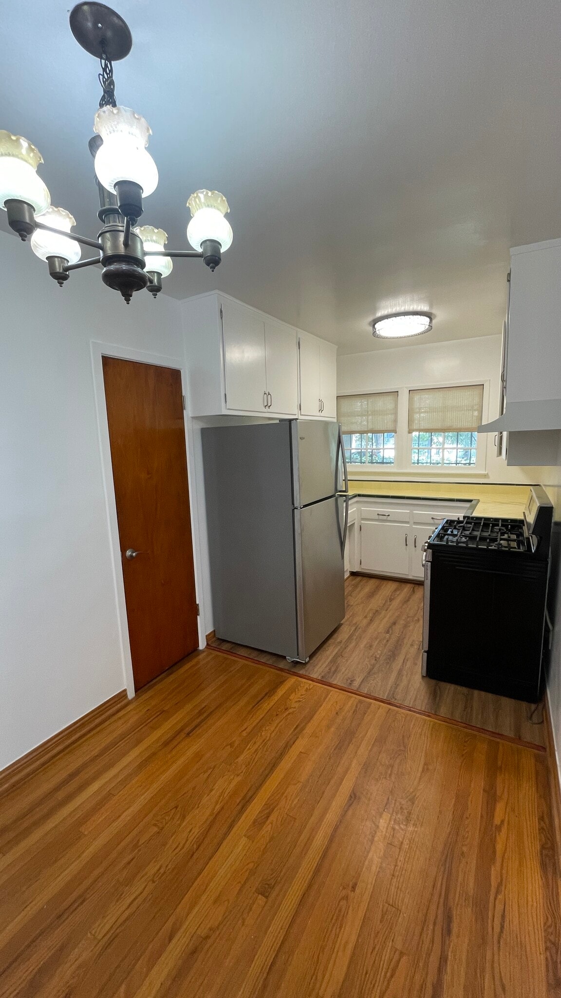 KITCHEN & DINING AREA - 8536 Alcott St