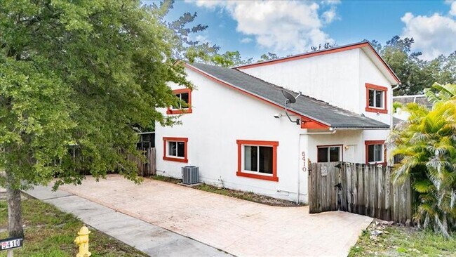 Primary Photo - 5410 SW 43rd Terrace