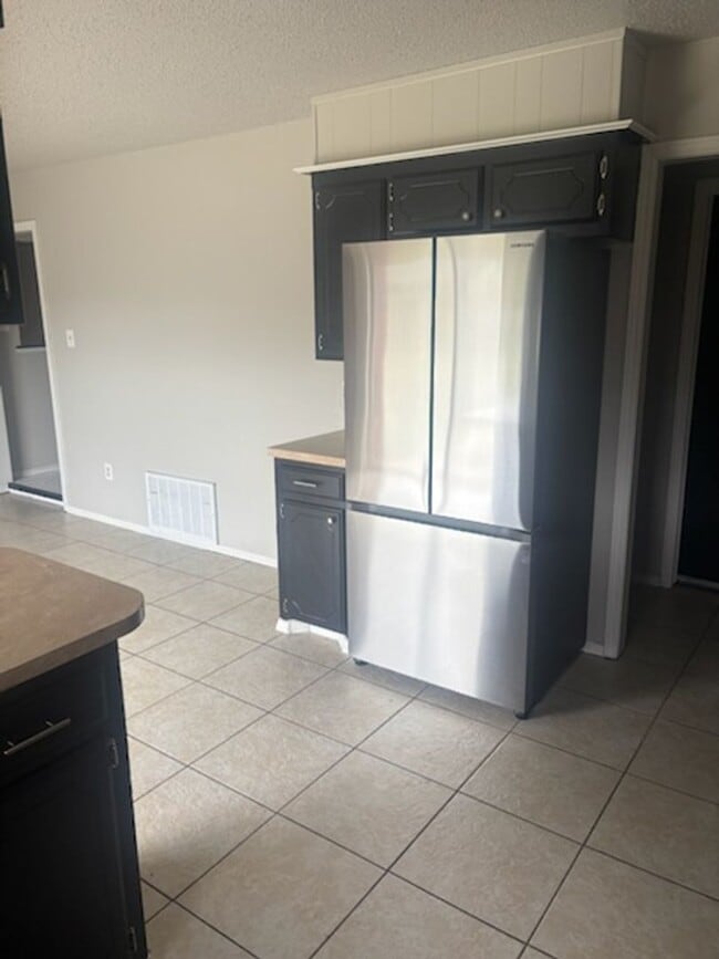 Building Photo - Now Available for Rent in Gray Warr!