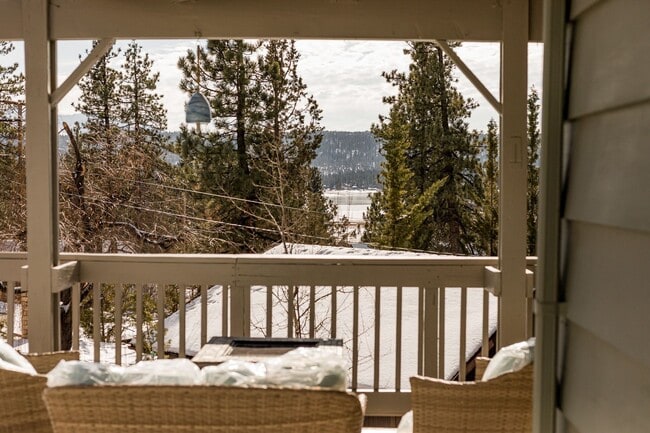 Building Photo - Lake-View 4BR Cabin with Dual Decks in Faw...