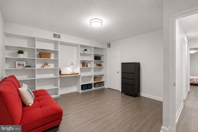 Building Photo - 4422 Westover Pl NW
