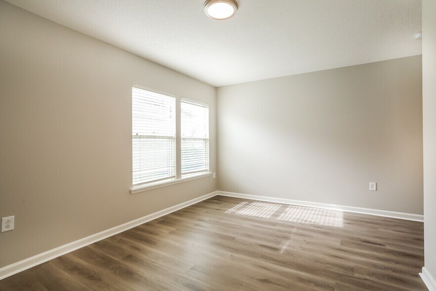 Building Photo - 4878 Creek Bluff Ln