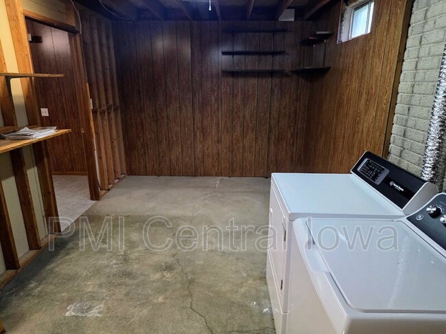 Building Photo - 5310 Brookview Dr