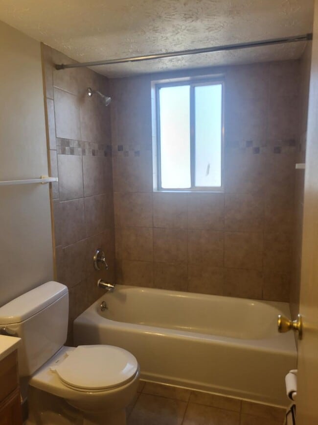 Building Photo - 20-32 Church St