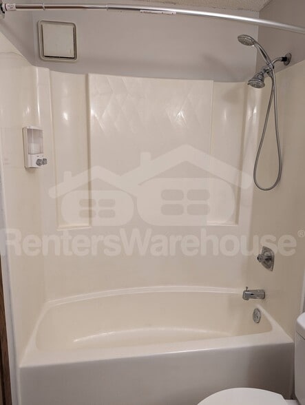 Building Photo - 66 9th St E