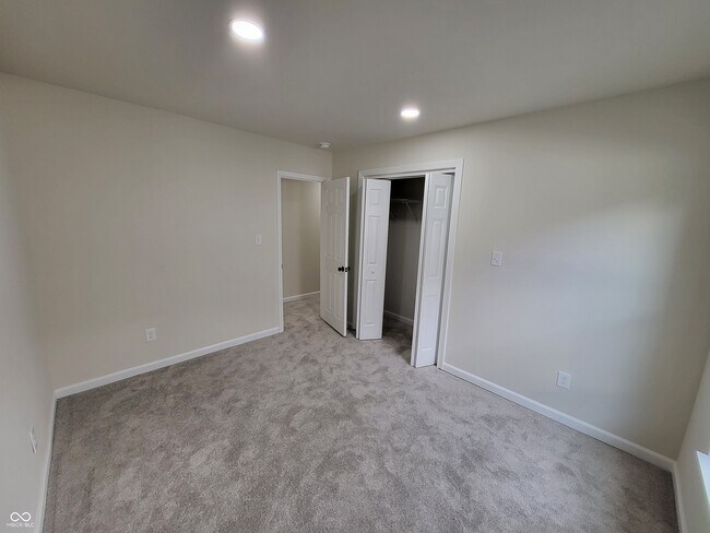 Building Photo - 2828 N Park Ave